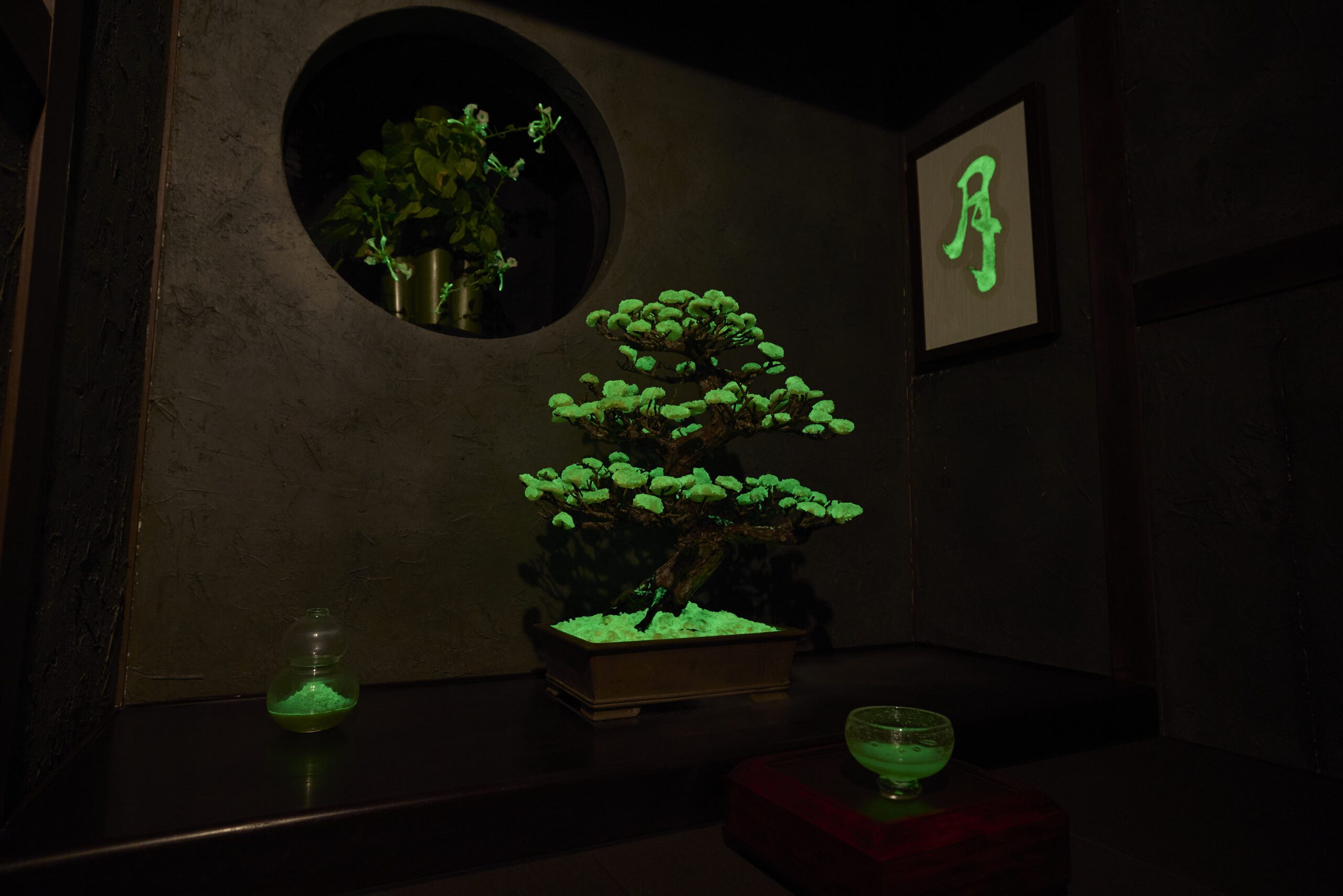 光る茶室の風景